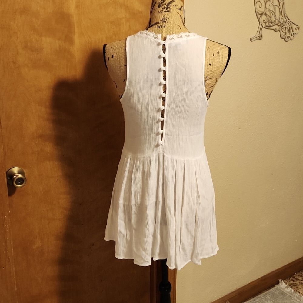 🌞☀️🌞Kendall & Kylie White Sleeveless Tunic with Lace Detail size S